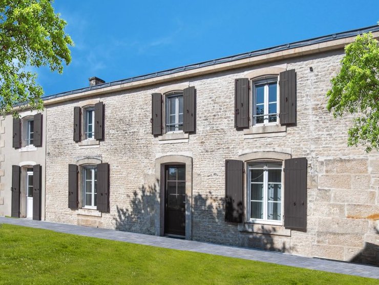 Ravalement de façade et remplacement de menuiserie
